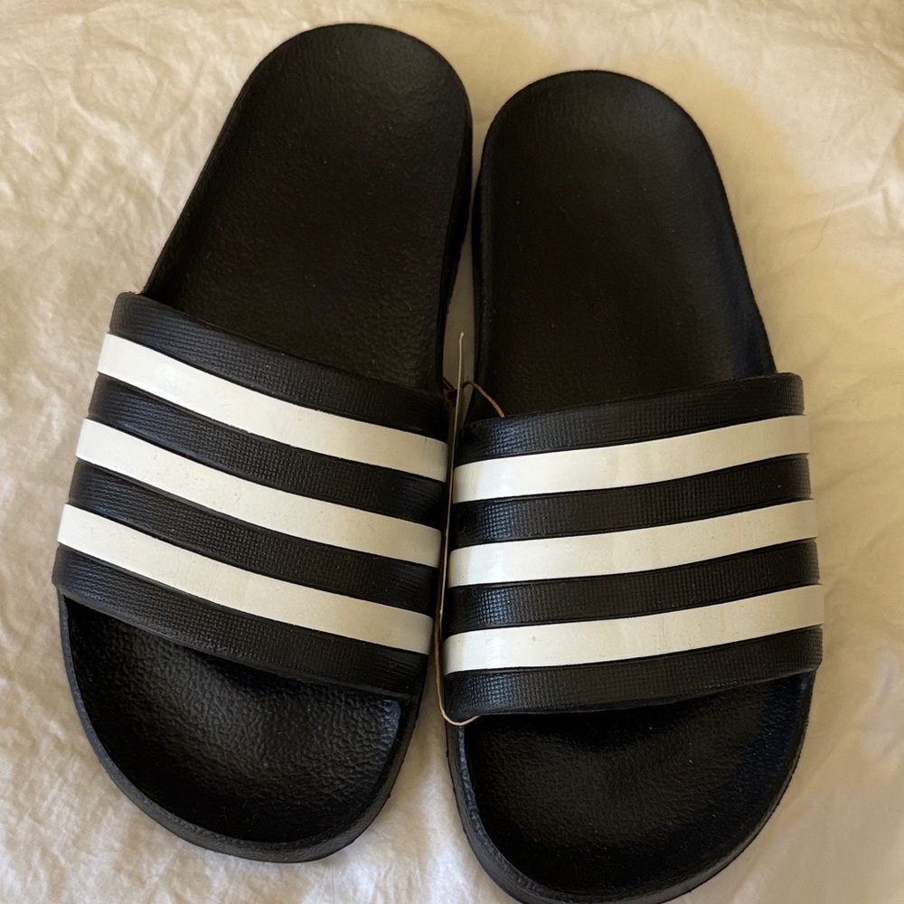 Adidas Adilette Aqua Black and White Slide Sandals size 6 men , size 7 women